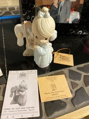 Precious Moments'Sharing the Good News' Figurine 1991 membership
